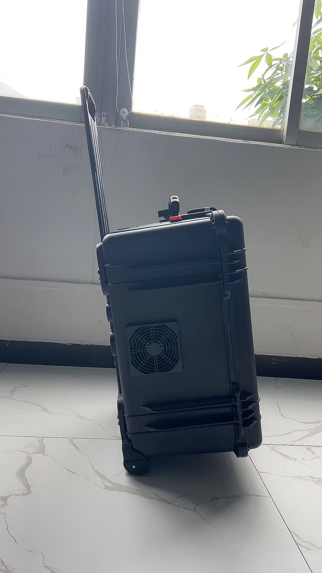 朝天手拉箱型移动通信干扰器